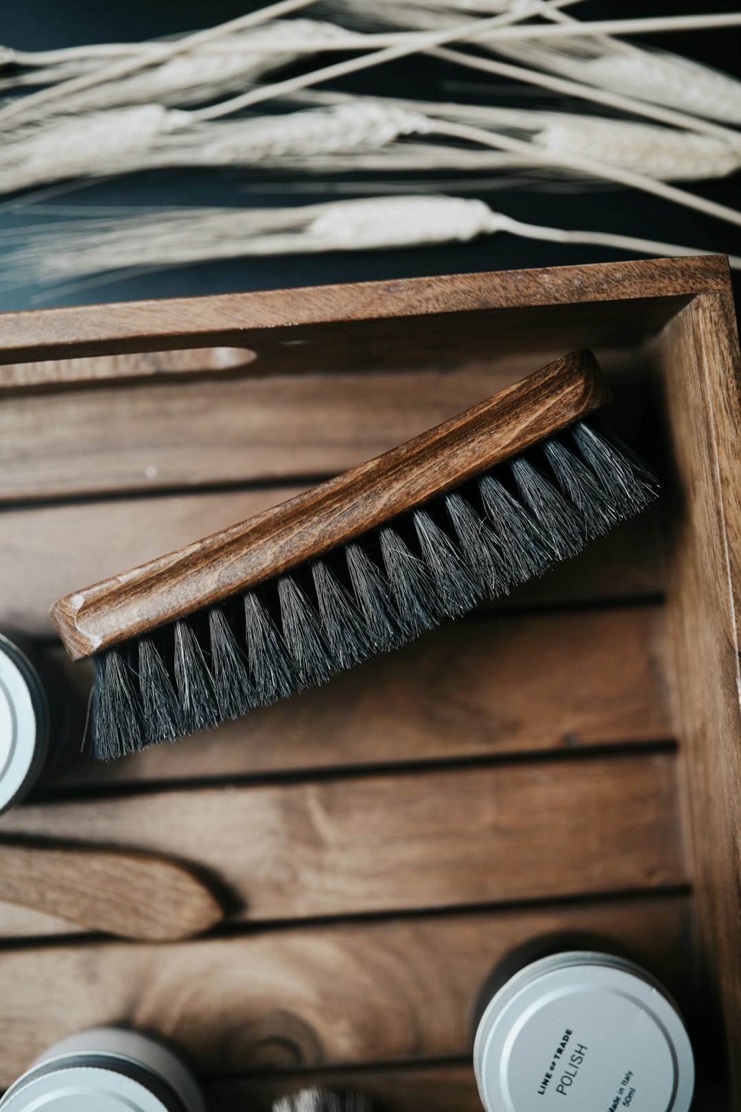 brown-and-black-brush-i9rqyzgfbkw